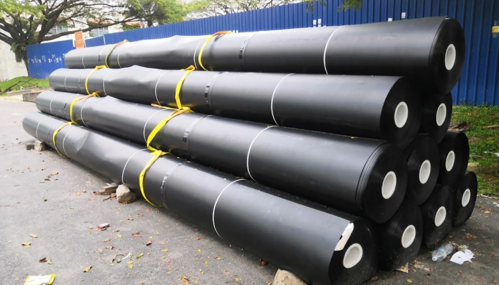 Gloval Vinyl Geomembrane – Flooring Adhesive Hero Section (2)