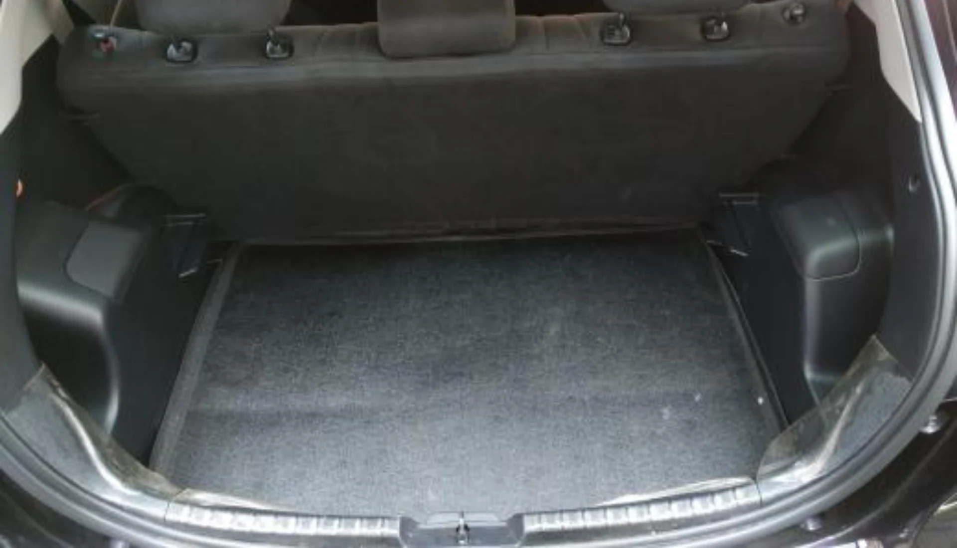 Gloval Vinyl – Vehicle Carpets Hero Section (1)